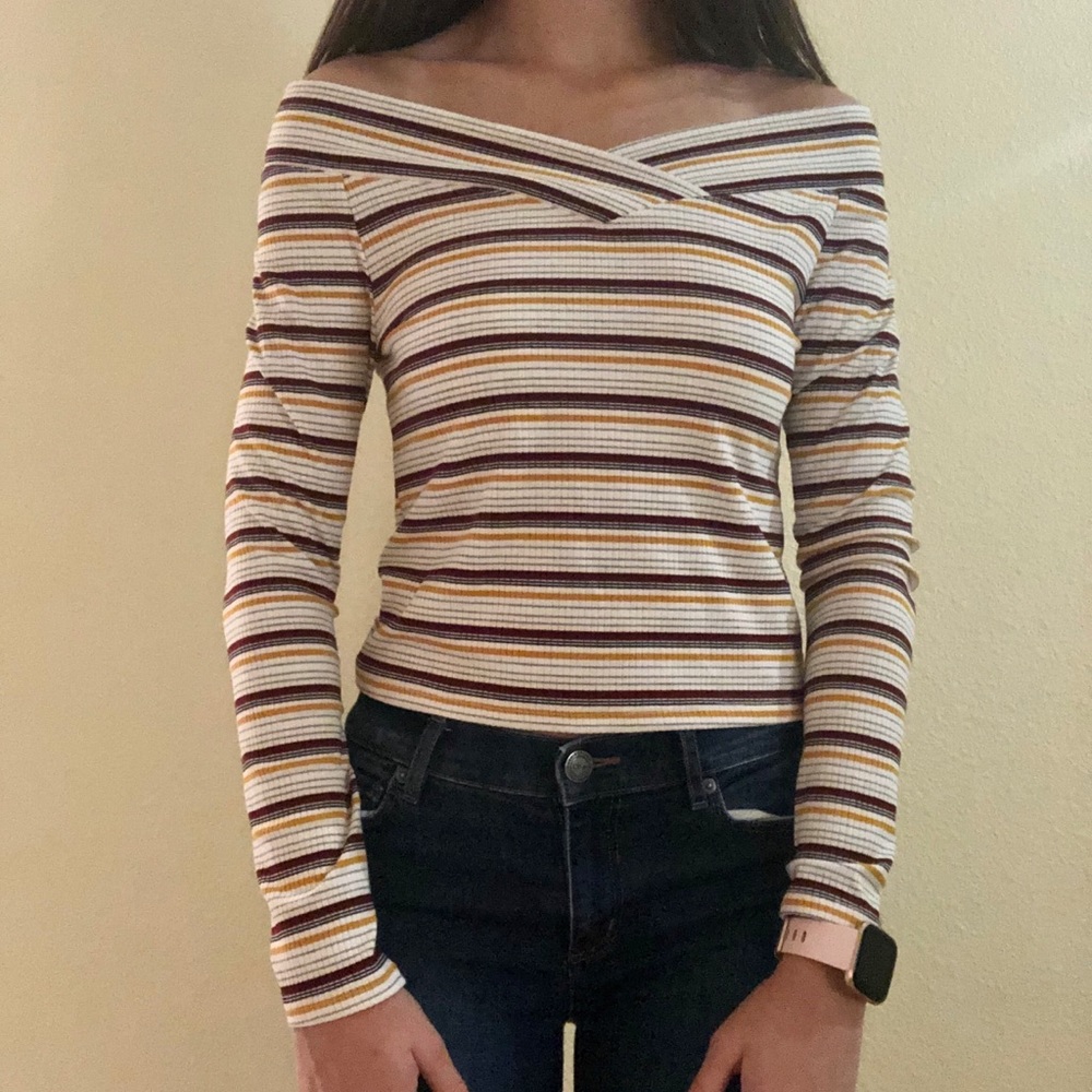 Super cute and comfy off the shoulder top!